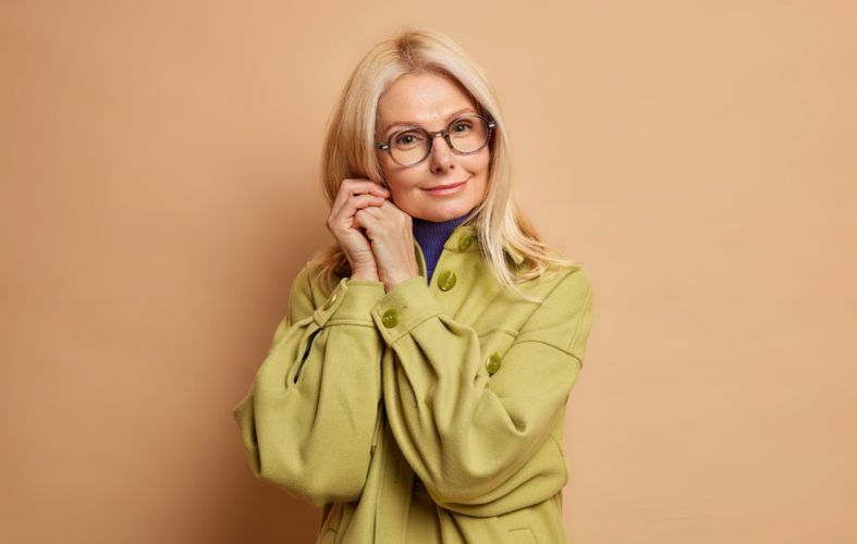 7 Elegant Hairstyles for Women Over 60 with Glasses